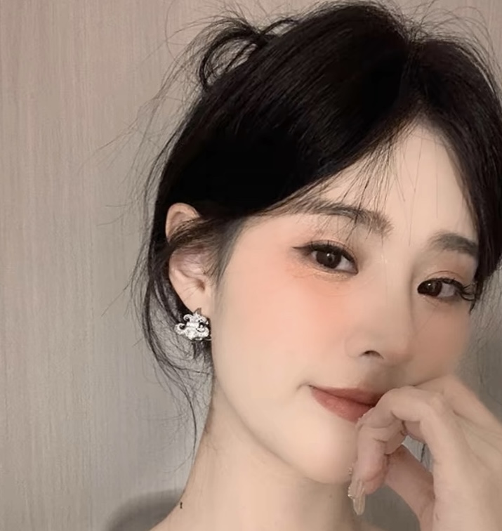 Ch*0me He**ts earrings